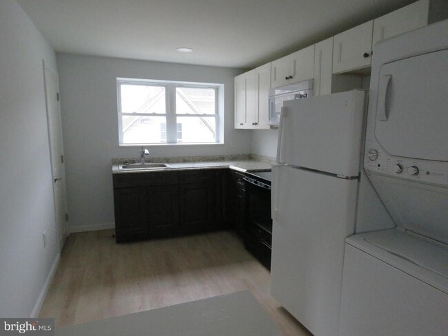 Building Photo - 1060 Elwood Ave
