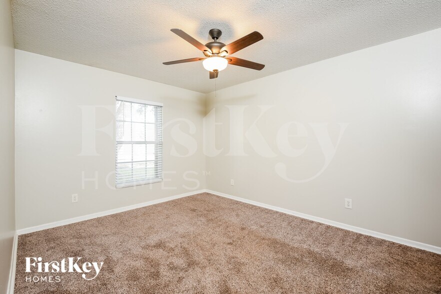 Building Photo - 585 Walden Ct