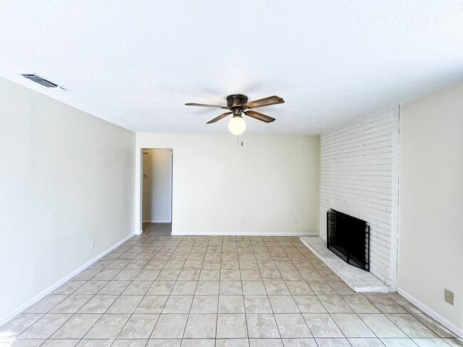 Building Photo - Available NOW!!!! This charming 1 story, 3 bedroom, 2 bath house could be your next home! Beautif...