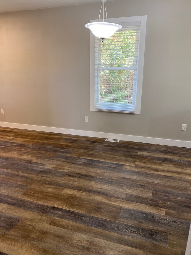 Dining Room - 618 W Pikes Peak Ave