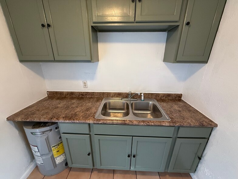 Building Photo - 69 E Seminole Ave