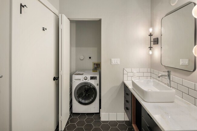 Building Photo - 75 South Main St