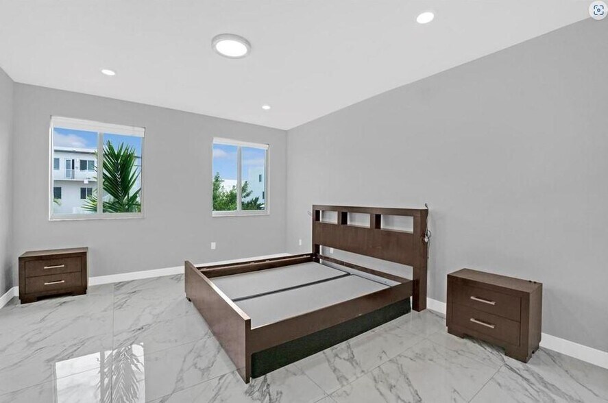 Building Photo - 10259 NW 66th St