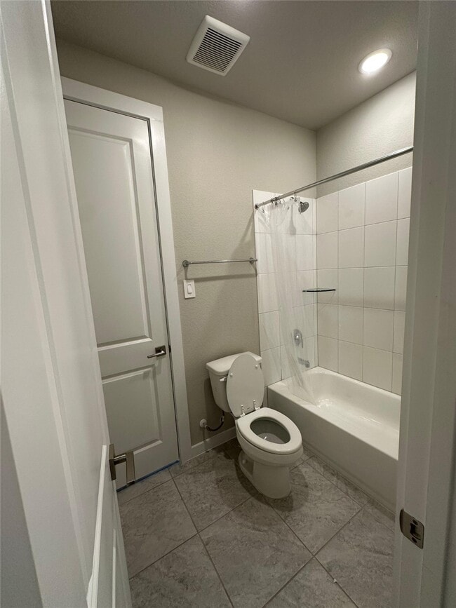 Building Photo - 122 Nightshade St