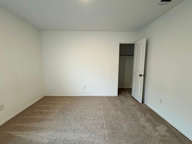 Building Photo - 109 Little Sparklers Lp