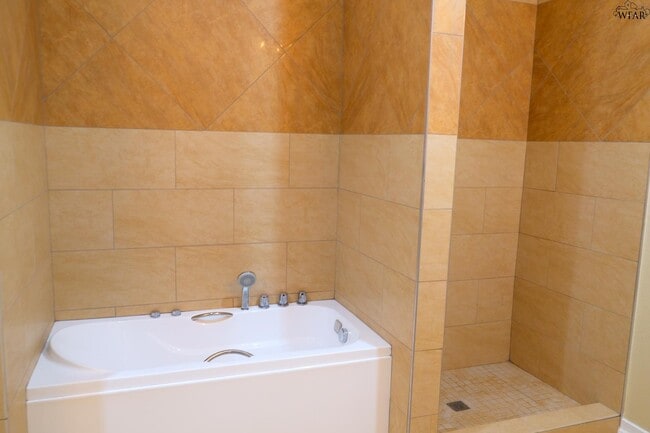 Building Photo - 20 Edwards Way