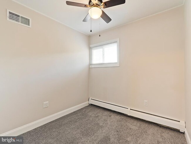 Building Photo - 10 Blue Ridge Dr