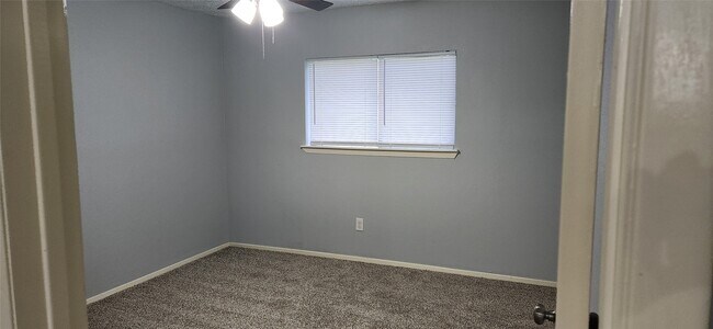 Building Photo - 10115 Enchanted Stone Dr