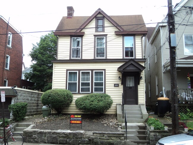 Building Photo - 228 Green St