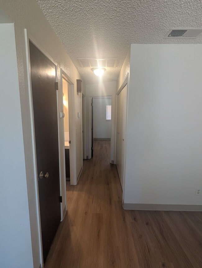 Building Photo - Charming 2-bedroom, 1 bath duplex
