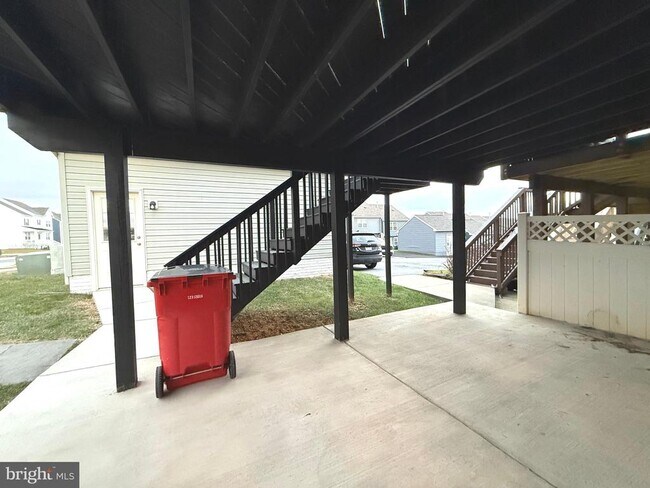 Building Photo - 60 Deerbrook Dr