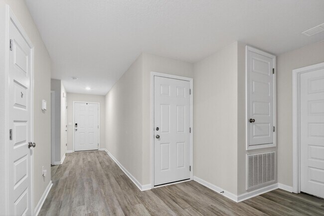 Building Photo - 6817 Interlachen Ln