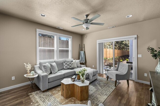 Building Photo - Brand New Stunning 3 Bed/2.5 Bath Townhouse-Old Farm District