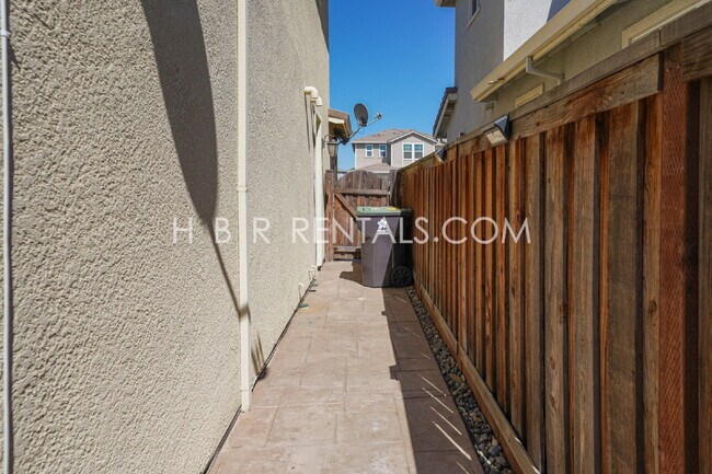 Building Photo - River Islands Living: Modern 4-Bedroom Hom...