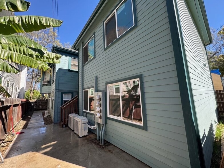 Building Photo - 1226 E St