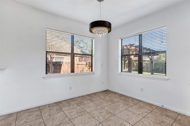 Building Photo - 16942 Lake Willowby Ln