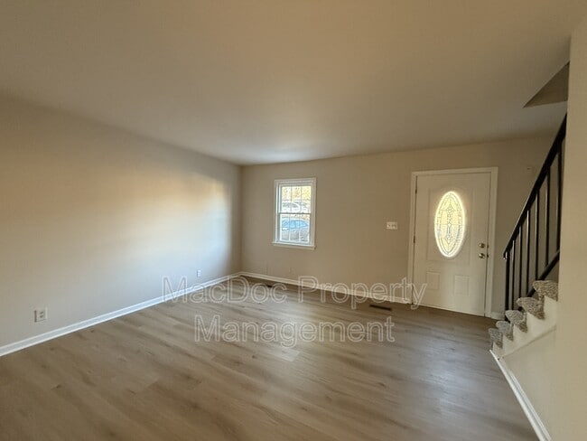 Building Photo - 534 Olde Greenwich Cir