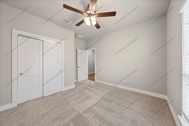 Building Photo - $500 OFF FIRST FULL MONTHS RENT