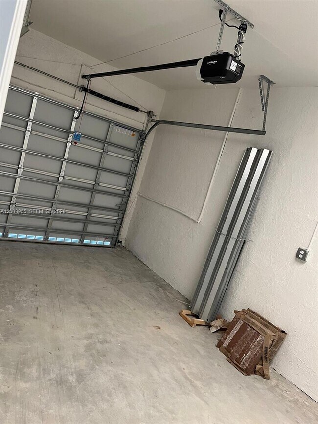 Building Photo - 2679 SE 25th Ter