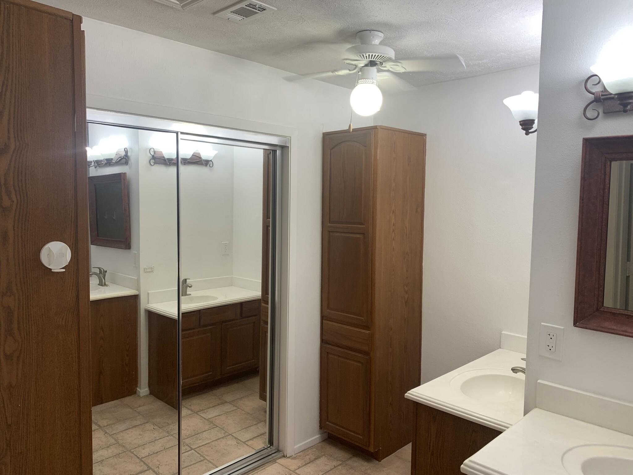 Another view of the bathroom in the master bedroom - 2312 Anders Dr