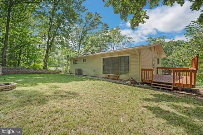 Building Photo - 7826 Glenister Dr