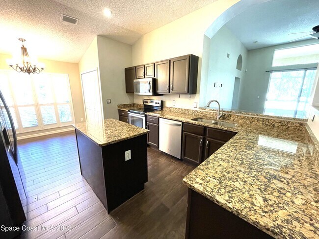 Building Photo - 1600 Tailfeather Ct