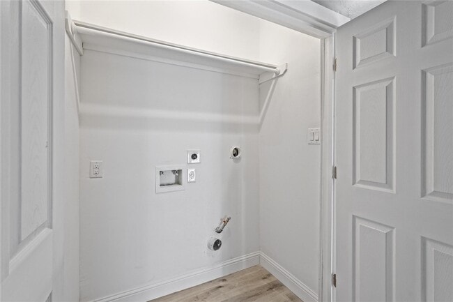 Building Photo - 2116 Bidwell Dr