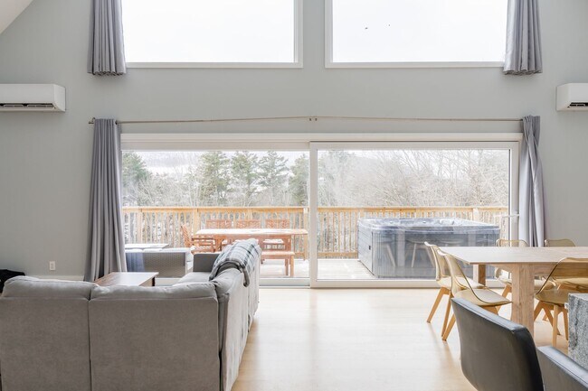 Building Photo - Luxury 5-Bedroom Retreat on 6.5 Acres — Furnished or Unfurnished — Flexible Lease