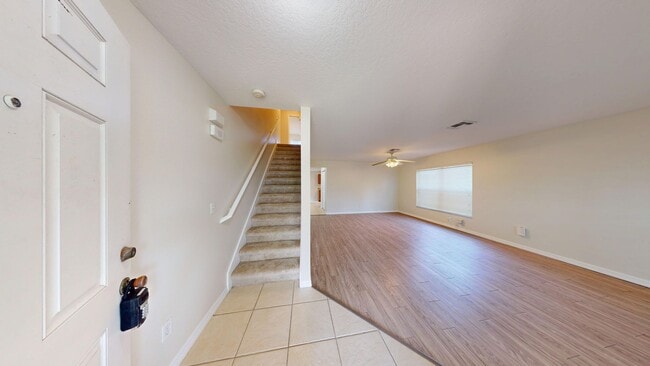 Building Photo - 4 Bedroom /2.5 bath Spacious Home In Sanfo...