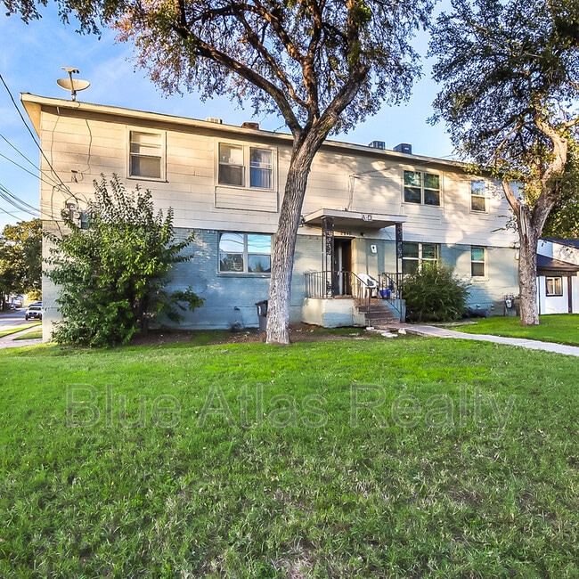 Building Photo - 2215 Riverview Dr