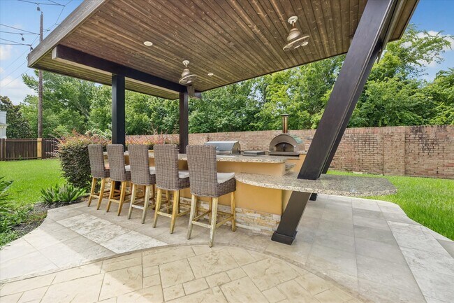 Building Photo - 14339 Shadow Garden Ln