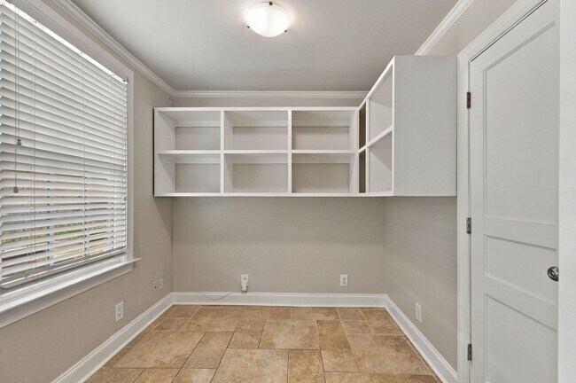 Building Photo - 2023 Galbraith Dr