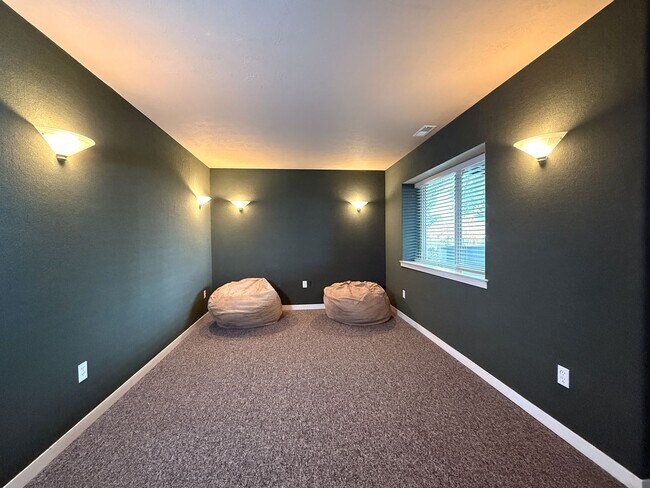 Building Photo - WINTER SPECIAL DISCOUNTED $500 PER MONTH F...