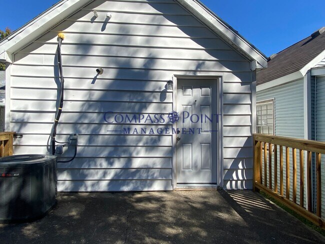 Building Photo - Spacious 1 bedroom and 1 bath house! FIRST MONTH RENT FREE!!!