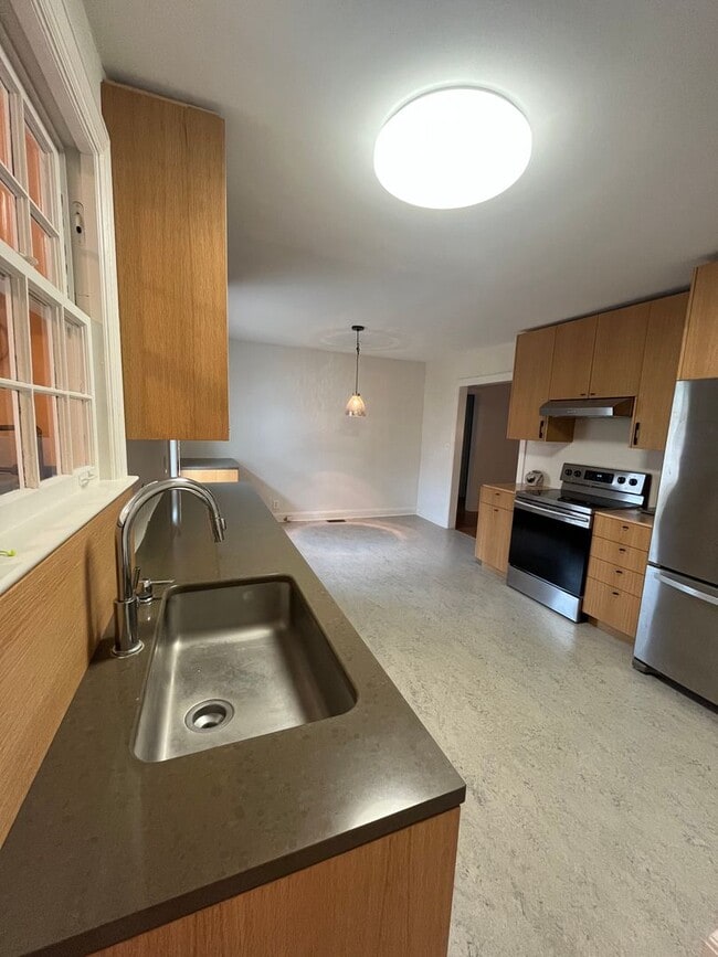 Building Photo - Renovated 2 Bedroom/ 1 Bath Duplex minutes to 12th South, Lipscomb, Belmont and Vandy