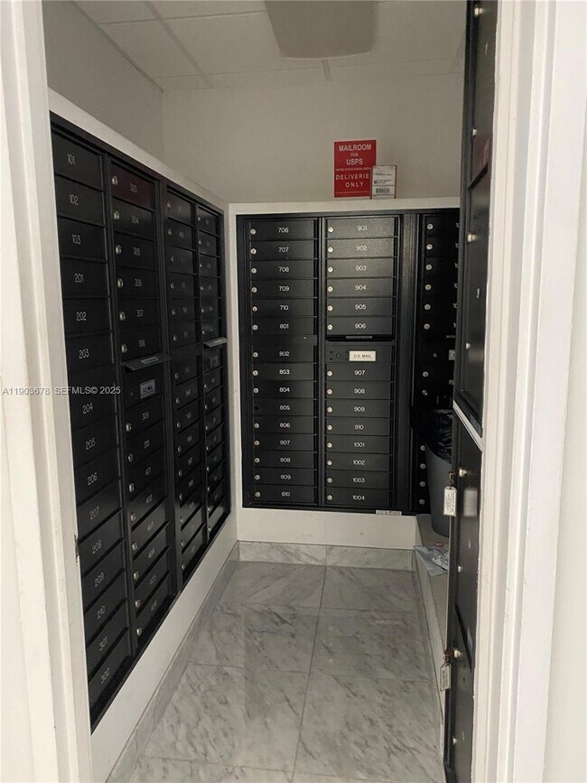 Building Photo - 1625 SE 10th Ave