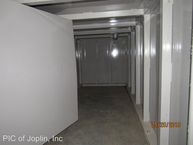 Building Photo - 2105 Delaware Ave