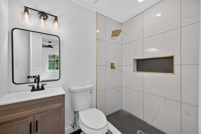 Building Photo - 2027 Hilburn Dr SE