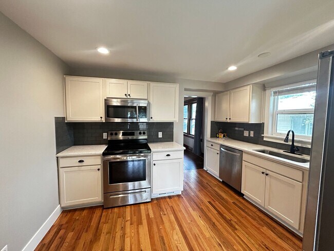 Building Photo - Elegant 3 Bed, 2 Bath Home in Spokane!