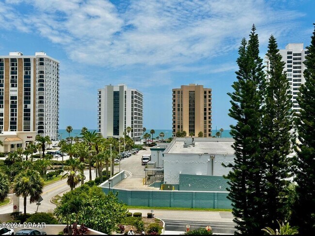 Building Photo - 1 Oceans W Blvd