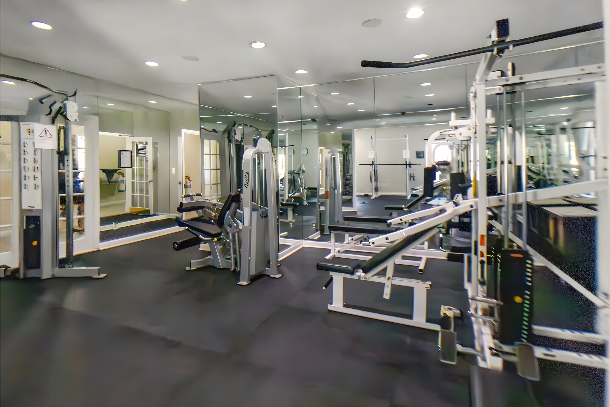 Building Photo - 3104 Pine Heights Dr NE