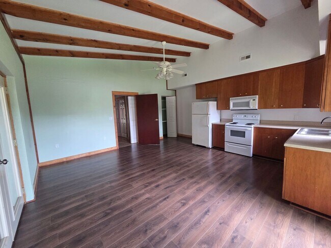 Building Photo - 1 Bedroom / 1 Bath Studio Apt  Kingsport TN
