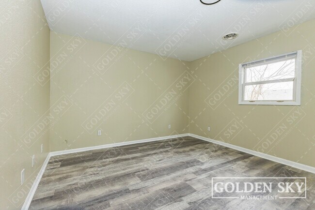 Building Photo - 2109 S Hoyt Ave