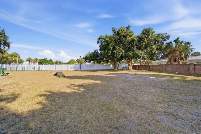 Building Photo - 5092 Beach Dr SE