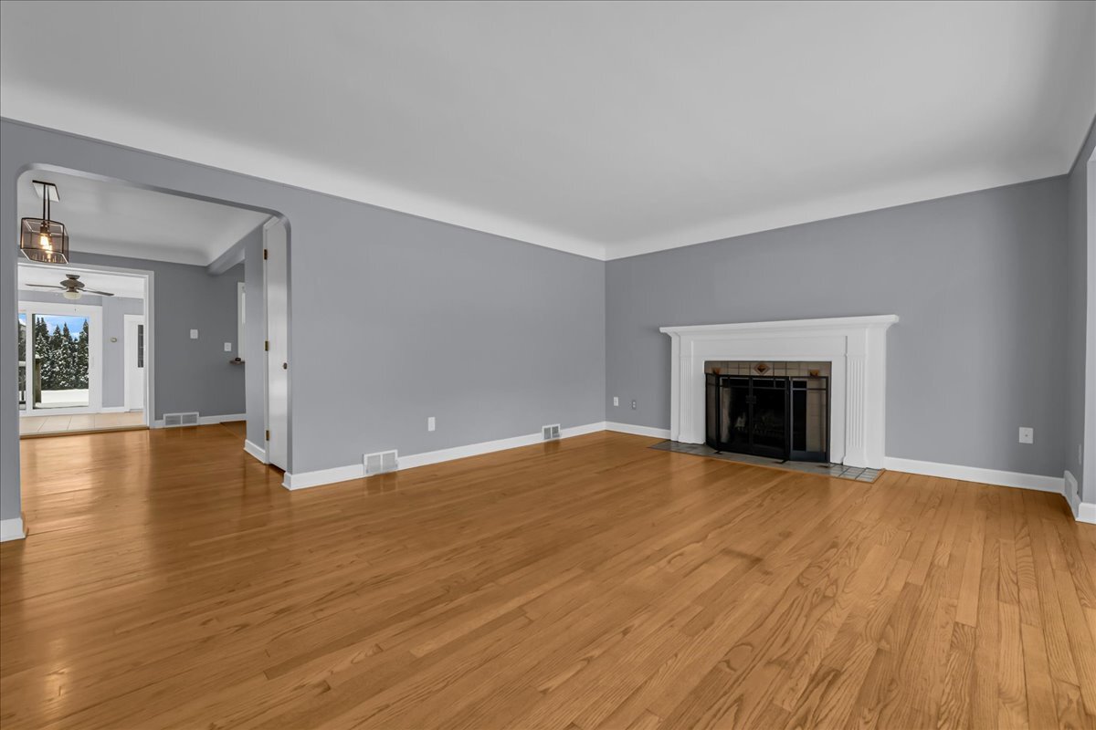 Building Photo - 2299 W Lincoln St