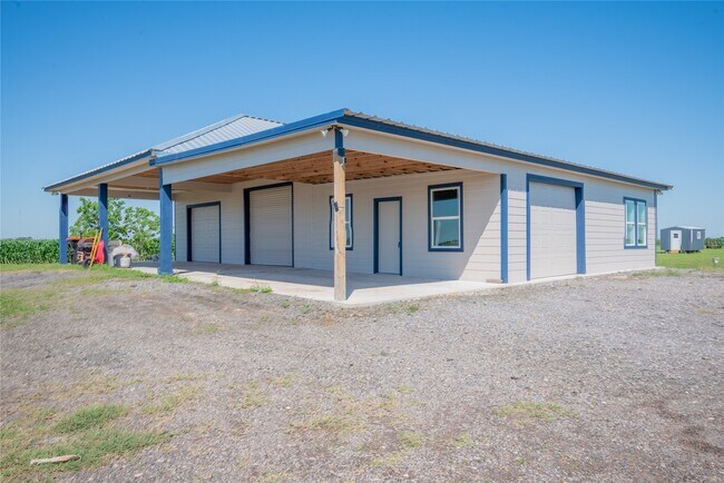 Building Photo - 1015 FM 960 Rd