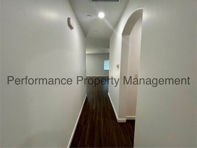 Building Photo - 2505 Mercedes Dr