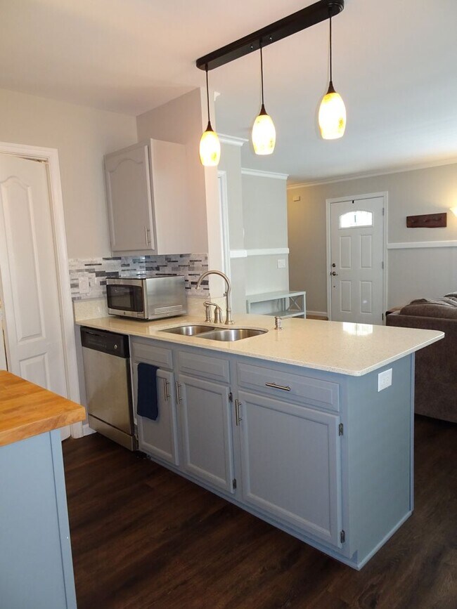 Building Photo - 3 Bedroom 2.5 Bath Single Family Home for Rent in Penniman East