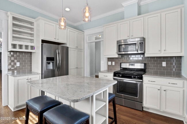Building Photo - 2065 Shelmore Way