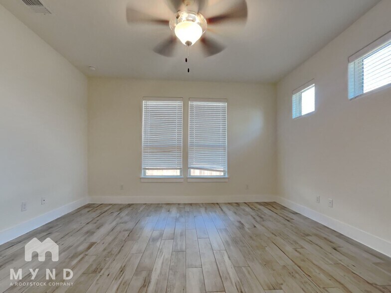Building Photo - 407 Parkline Dr